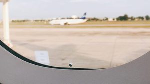 รูเล็กๆ ที่หน้าต่างเครื่องบิน มีไว้ทำไม ?
