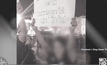 แห่แชร์ นศ.ถือป้าย “กอดฟรี” กลางสนามหลวง