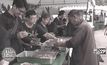 จิตอาสาใช้กระทงใบตองแทนโฟม หวังลดขยะตกค้างสนามหลวง