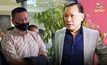“สันธนะ” โผล่รอรับ “ตู้ห่าว” หน้าโรงพักยานนาวา ตร.คุมสอบก่อนส่งตัวนอนคุก