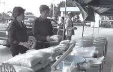 เจ้าของปั้มน้ำมันใจดี เปิดพื้นที่ให้ชาวนาขายข้าวฟรี