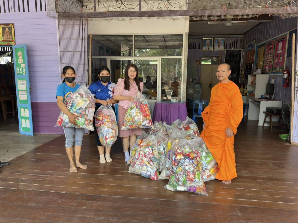 โครงการธรรมยาตราฯ ปีที่ 13 มอบอาหารตักบาตรแก่เครือข่าย บวร นครปฐม 31 แห่ง