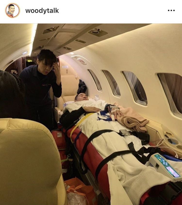 วู้ดดี้ ขึ้นเครื่องบินกลับไทย หลังประสบอุบัติเหตุที่หลวงพระบาง