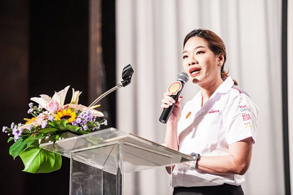 นางสาววีธรา ตระกูลบุญ กรรมการบริหาร ธุรกิจน้ำมันหล่อลื่น บริษัท เชลล์แห่งประเทศไทย จำกัด 