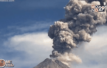 ภูเขาไฟโกลิมาในเม็กซิโกปะทุ 2 ครั้ง