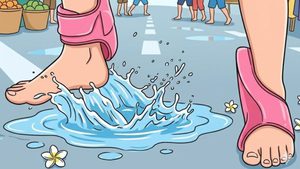 ทำไมเล่นน้ำทีไร รองเท้าชอบ “กินขา” ทุกที?