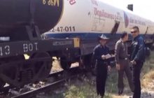 รถไฟบรรทุกรถถังตกรางใกล้วัดเสมียนนารี