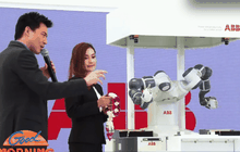 เปิดตัวหุ่นยนต์สองแขนอัจฉริยะ