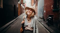 หน้าอกเล็ก แล้วไง? 5 ข้อดี ที่หนุ่มๆ ควรรู้ เมื่อได้เป็นแฟนกับสาวอกไข่ดาว