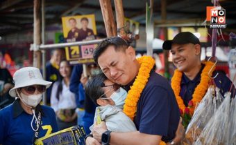 “ดร.สุชัชวีร์” เดินหาเสียงหลักสี่-จตุจักร  ปล่อยมุกหน้าร้านขายกา บอกซื้อกานี้แล้วอย่าลืมกาเบอร์ 49 ด้วย