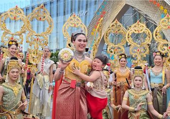 เกล ชมพู่ แจกความน่ารักฉบับตัวแม่ตัวมัม ลุคนางสงกรานต์ทุงสะเทวี