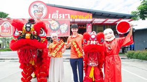 อาม่าแต๋ว ตัดริบบิ้นเปิดร้าน “เตี๋ยวหลานม่า” ร้านก๋วยเตี๋ยวสูตรเด็ดย่านลาดกระบัง