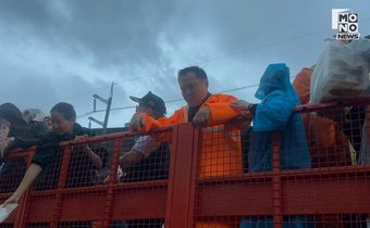 “นายกฯ” ลุยน้ำท่วมหาดใหญ่ แจกอาหาร-ให้กำลังผู้ประสบภัย เตรียมเยียวยา 9,000 บ.