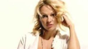 แฟชั่นรักษ์โลก กับนักออกแบบสุดเซ็กซี่