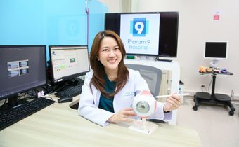 เห็นจุดดำลอยวูบวาบ อย่านิ่งนอนใจ อาจไม่ใช่แค่สายตาพร่ามัว แพทย์เตือนระวัง “โรควุ้นตาเสื่อม” ภัยเงียบของคนวัย 50+ เสี่ยงจอตาฉีกขาดหลุดลอก