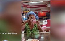 สาวโพสต์เรียกยิ้ม “นึกว่าป้าส่องกระจก”