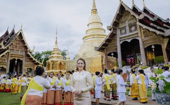 ไวไว…ร่วมสนับสนุนพิธีสรงน้ำพระมหาธาตุเจดีย์วัดพระสิงห์ เนื่องในโอกาสพระราชพิธีมหามงคล พระบาทสมเด็จพระเจ้าอยู่หัว เฉลิมพระชนมพรรษาครบ 6 รอบ 72 พรรษา