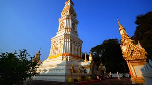 พระธาตุประจําวันพุธ (กลางคืน)