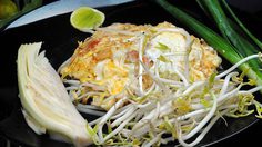 ผัดไทย เจ๊จวง ผัดไทยขวัญใจจิ๊กโก๋ หลังวังบูรพาฯ