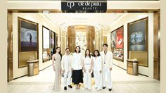 “เดียร์น่า ฟลีโป” และ “ฟอส – จิรัชพงศ์ ศรีแสง” ร่วมงานเปิดตัวเคลย์ เดอ โป โบเต้ อินฟินิต เรเดียนซ์ บูติค (Clé de Peau Beauté Infinite Radiance Boutique) ชั้น 1 Central Park Bangkok