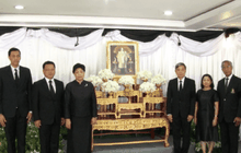 คณะผู้บริหารกทม.ร่วมลงนามถวายอาลัย