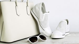 3 โทนสีเสื้อผ้า ที่ควรมีติดตู้ไว้ ที่ช่วยสร้างลุค ดูแพง ให้กับสาวๆได้