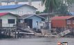 หางเสือเรือขัดข้อง พุ่งชนบ้านริมแม่น้ำเจ้าพระยา