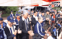 รมว.พม. มอบผ้าห่มช่วยชาวเขาภูทับเบิก