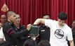 แฟนคลับเฮลั่น! “เจมส์ มาร์” รอดทหาร หลังจับได้ใบดำ