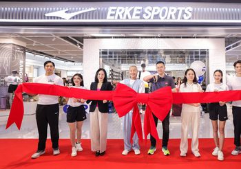 “เจนิส – เจณิสตา”, “กระทิง – ขุนณรงค์” พร้อม “อู่อู๋ และเซฟ” ร่วมงาน ERKE แบรนด์สปอร์ตแวร์ชั้นนำจากจีน เปิดแฟลกชิพสโตร์แห่งแรกในไทย ณ เดอะมอลล์ไลฟ์สโตร์ บางกะปิ