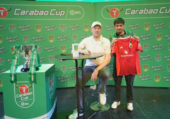 แฟนๆ ปีเตอร์ ชไมเคิล รวมตัวครั้งยิ่งใหญ่ เครื่องดื่มคาราบาว พาตำนานผู้รักษาประตูระดับโลกพบปะแฟนๆ ชาวไทยสุดเอ็กซ์คลูซีฟ