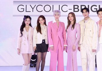 ณิชา-พีพี ครอบครัว L’Oreal Paris นำทีมเปิดตัว Glycolic-Bright Dark Circle Eye Serum