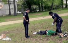 ตั้งข้อหาตำรวจสหรัฐฯ ยิงชายผิวสีดับ