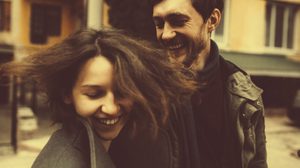 วิธีสังเกต ว่าเขาเป็นเพื่อน เป็นแฟน หรือเป็นผัวเมียกัน