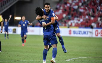 ช้างศึกไล่ถลุงอิเหนา 4-0 จ่อแชมป์ซูซูกิคัพ