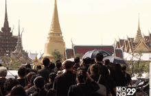 ประชาชนรอสักการะพระบรมศพ ท่ามกลางอากาศร้อนจัด