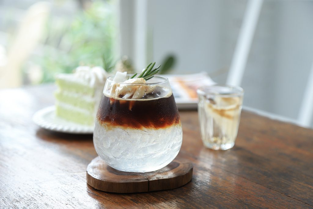 กาแฟมะพร้าว เครื่องดื่มดับร้อนยอดนิยมสำหรับคนชอบทานกาแฟ