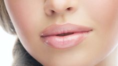 วิธีรักษาปากแห้งแตกเป็นขุย