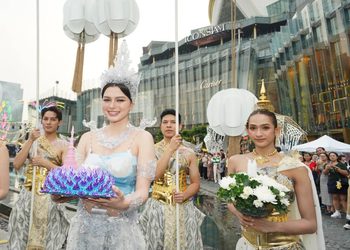 เบ็คกี้ รีเบคก้า สวยสง่าจับตา! ในชุดไทยประยุกต์สุดอลังการ ร่วมงานลอยกระทงสุดยิ่งใหญ่ที่ไอคอนสยาม