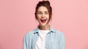 10 อาการเผลอของสาวๆ ที่หนุ่มๆ ขอโหวตว่า มีเสน่ห์ น่ารักมากครับ