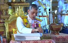 สมเด็จพระเจ้าอยู่หัว พระราชทานรัฐธรรมนูญ