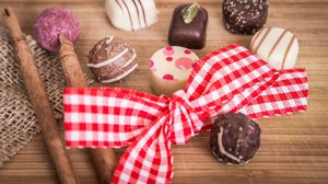 มาทำโฮมเมดช็อกโกแลต DIY เป็น ของขวัญวาเลนไทน์ แสนง่ายสุดคิวท์ให้คนพิเศษ