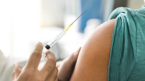 ‘หมอยง’ เผยแนวทางพัฒนาวัคซีนโควิด-19 ข้อดี/ข้อเสีย แต่ละชนิด