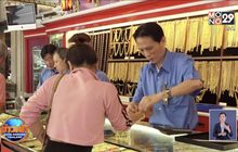 ประชาชนแห่ขายทองคำแน่นเยาวราช