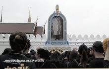 ประชาชนเข้ากราบสักการะพระบรมฉายาลักษณ์เนืองแน่น