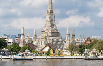 ไหว้พระ สะเดาะเคราะห์ให้ชีวิตรุ่งโรจน์ ณ วัดอรุณราชวราราม