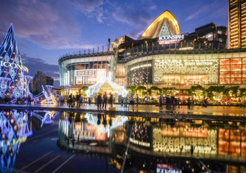 ไอคอนสยาม จัดงาน “ICONSIAM BANGKOK ILLUMINATION 2024 X ROBBi” เนรมิตต้นคริสต์มาสตระการตาริมแม่น้ำเจ้าพระยา พร้อมอาร์ตทอย ROBBi ครั้งแรกในไทยที่สูงที่สุดในโลก