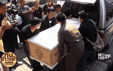 ครอบครัวผู้เสียชีวิตที่ถูกตำรวจทำร้าย แห่ศพร้องขอความเป็นธรรม