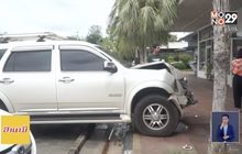 อุบัติเหตุเพราะเข้าเกียร์ผิดพุ่งชนร้านเสียหาย