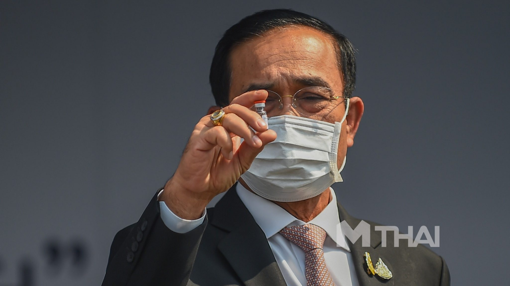 ‘วัคซีนโควิด’ ถึงไทยแล้ว นายกฯ รับมอบถึงสนามบินสุวรรณภูมิ